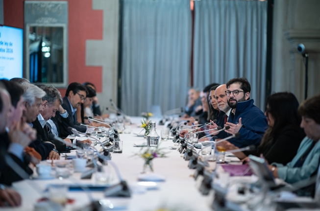 Presupuesto 2026: Presidente Boric se reunió con timoneles de partidos y parlamentarios oficialistas