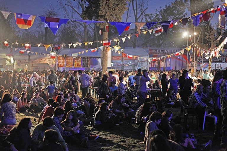 De norte a sur: Descubre las celebraciones dieciocheras que arrasan en todo Chile