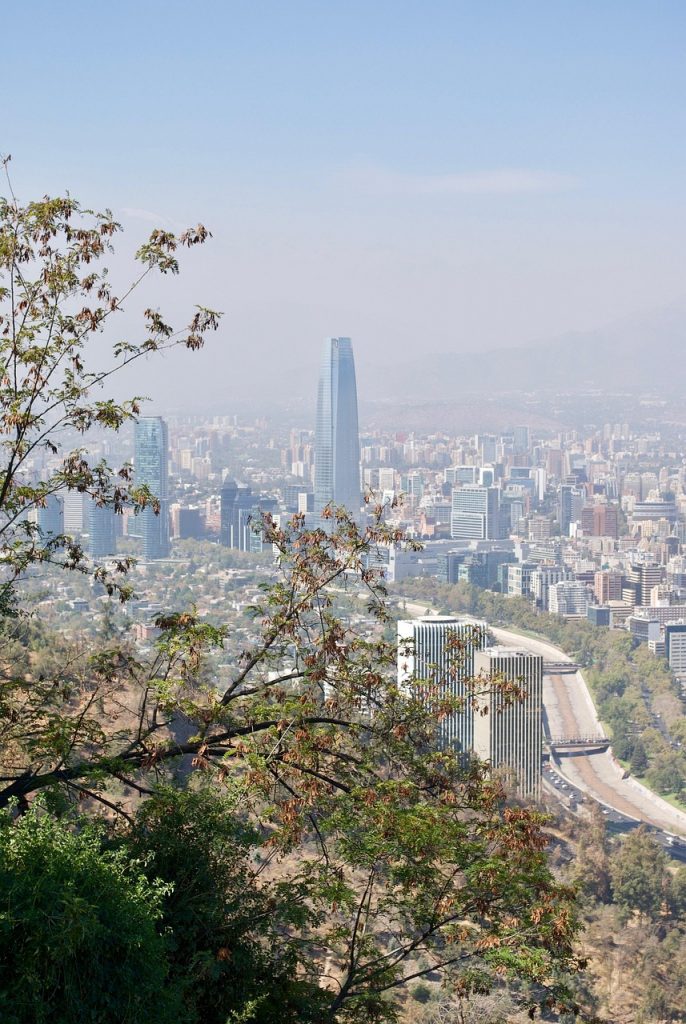 Santiago la rompe en invierno: Búsquedas de alojamientos crecen más de 70% en temporada de nieve  2025