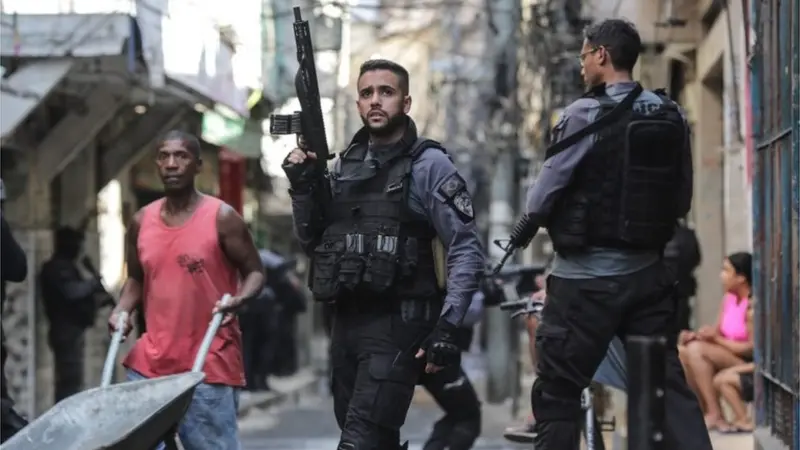 Suben a más de 130 los muertos en Brasil tras megaoperativo policial