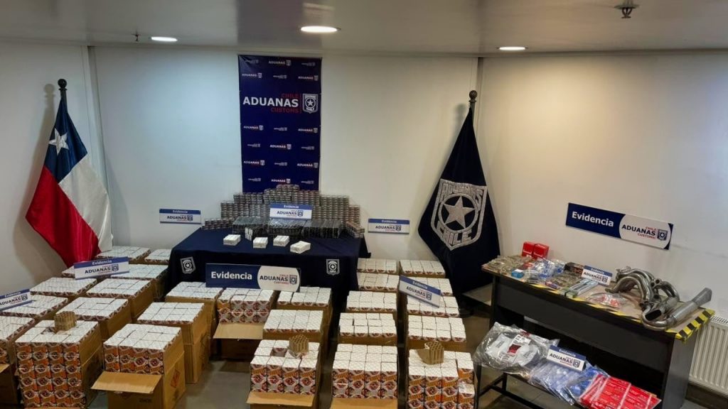 Aduanas incauta fuegos artificiales, cigarrillos y potentes anabólicos de contrabando