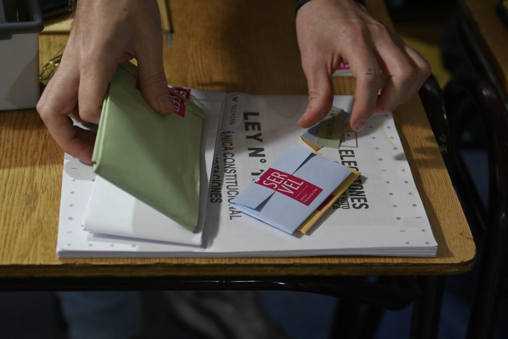 Servel publicó lista de vocales de mesa: Revisa si fuiste nominado y causas de excusa