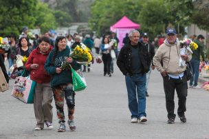 Día de Todos Los Santos: Aguas Andinas refuerza puntos de hidratación en el Cementerio General