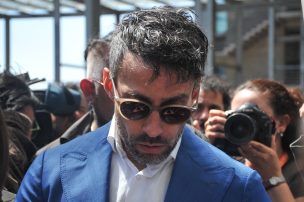 Jorge Valdivia bloquea preguntas de periodistas y genera tensión en el tribunal