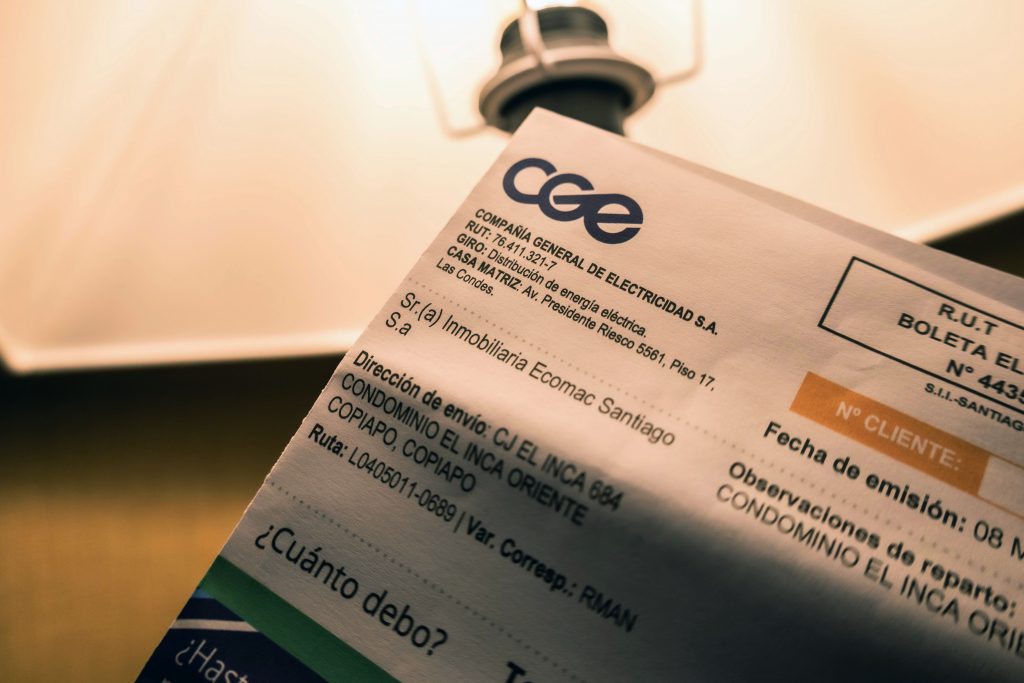 CNE detecta error en cálculo de tarifas eléctricas y proyecta baja desde 2026