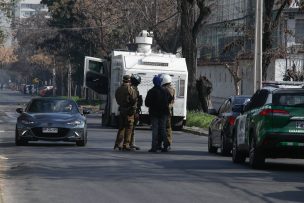 Manifestantes interrumpen tránsito frente al Liceo Carmela Carvajal