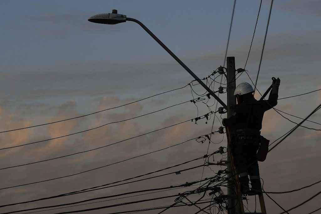 Corte de luz afecta a gran parte del centro de Santiago este miércoles