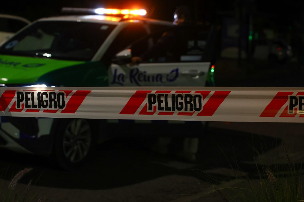 Trágico hallazgo de tres cuerpos sin vida en La Reina: se trataría de un padre y sus hijos gemelos