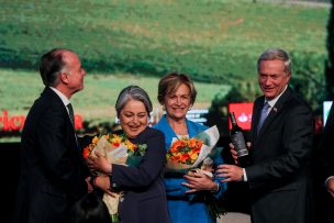 VIDEO | Flores y vino: el divertido intercambio entre Jara y Kast que cerró ENAGRO 2025