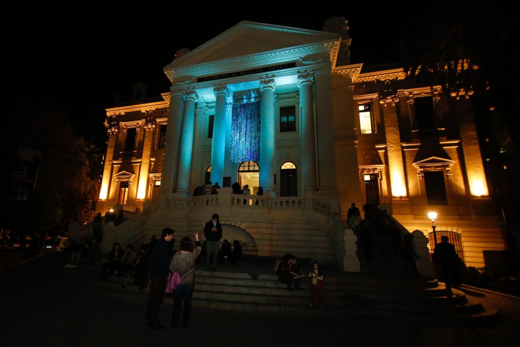 Noche de Museos 2025: Red Movilidad activa recorrido especial en Santiago