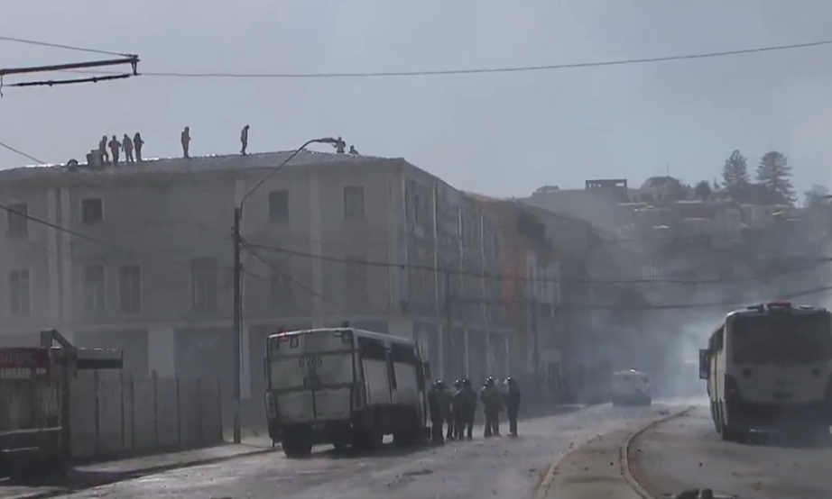Portuarios se enfrentan a Carabineros en jornada de protestas en Valparaíso