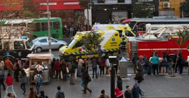 Tres lesionados deja colisión entre bus, vehículo y carro de Bomberos en Independencia