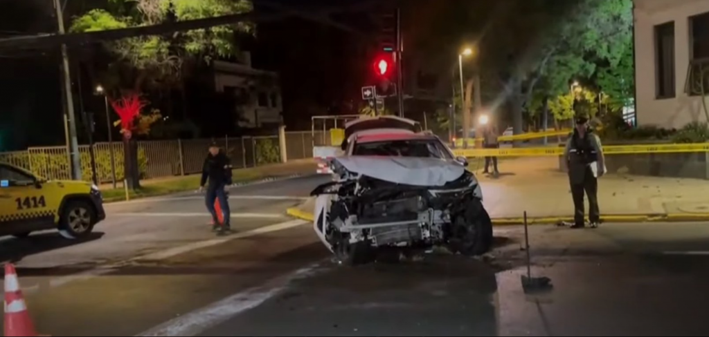 Colisión vehicular provoca restricción de tránsito en Providencia