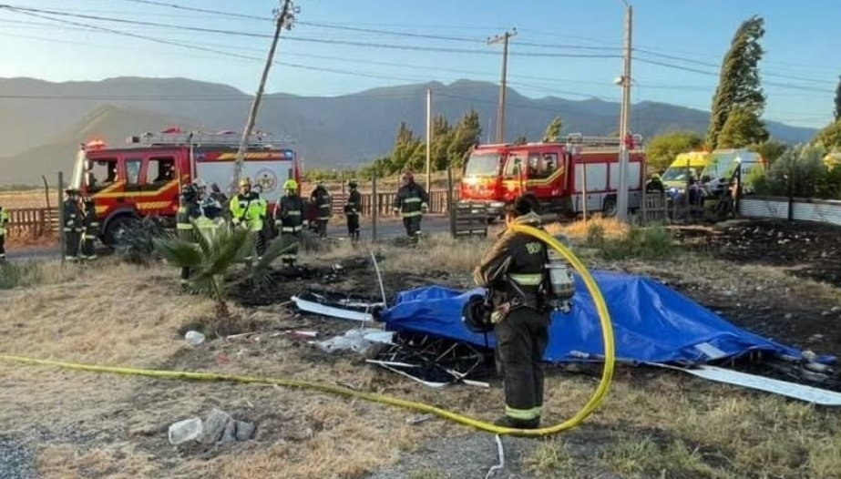 Accidente aéreo deja un fallecido y provoca incendio de pastizales