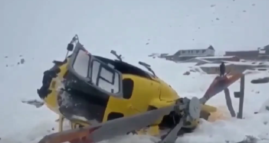 VIDEO | Helicóptero se estrella durante rescate en el Everest: piloto sobrevive al impacto