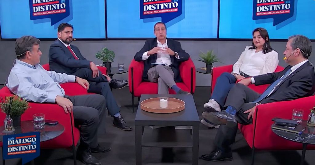 Con Diálogo es Distinto: Candidatos al Distrito 8 debaten sobre seguridad, migración y vivienda