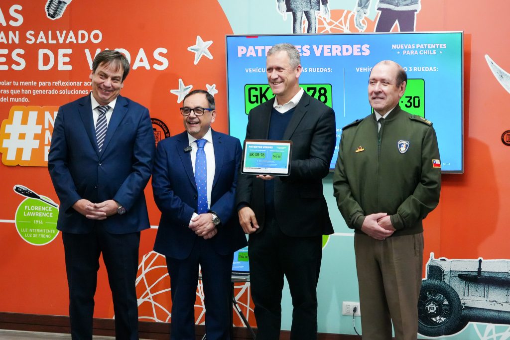 Chile actualiza su sistema de patentes vehiculares: nuevas combinaciones y estreno de la “patente verde”