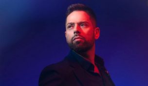 ¡Momento de pánico! Michael Roldán cae en pasarela durante evento solidario
