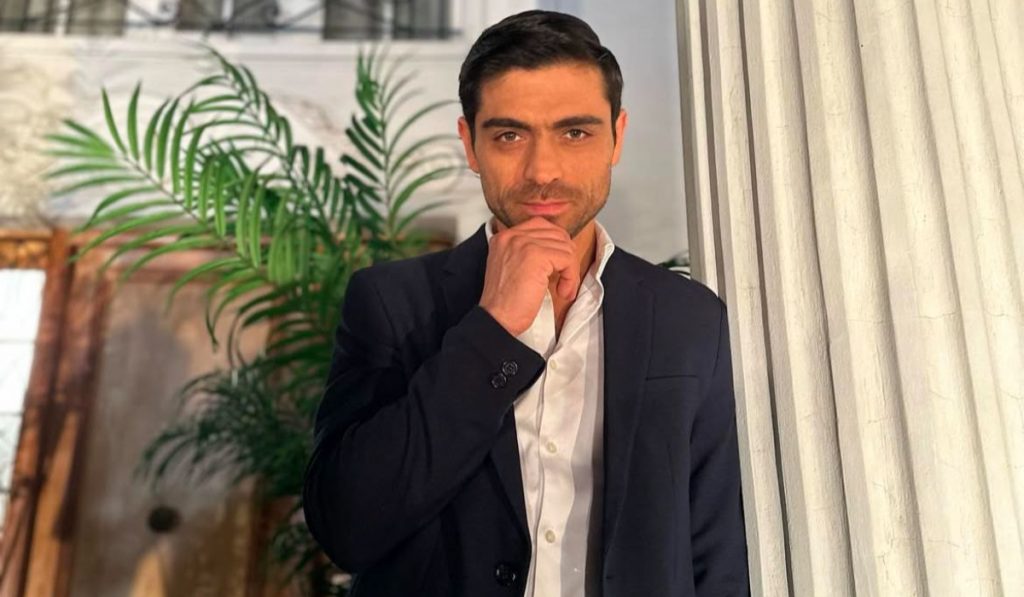 Etienne Bobenrieth deja temporalmente “El Internado” tras fallecimiento de su suegro Héctor Noguera