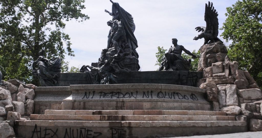 Fuente Alemana del Parque Forestal amanece vandalizada a solo un día de ser entregada