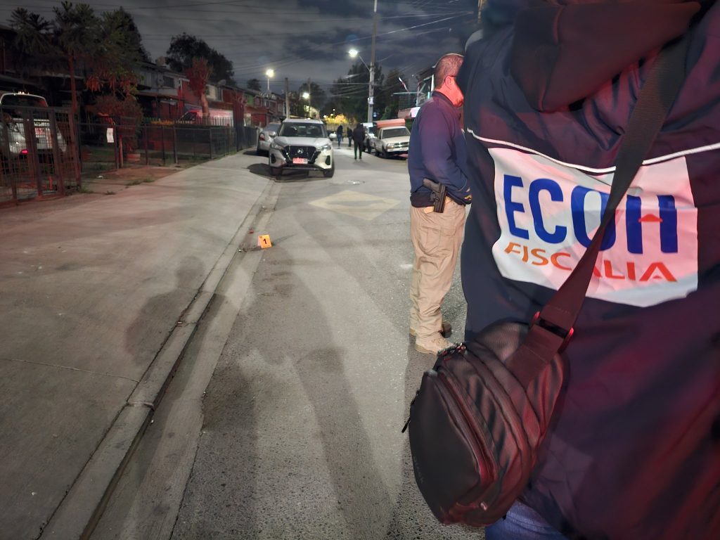 Ataque armado desde automóvil deja un fallecido y un herido grave en Renca