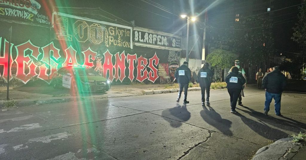 Homicidio en Santiago Centro: Hombre recibe impacto de bala y es dejado al interior de un ruko