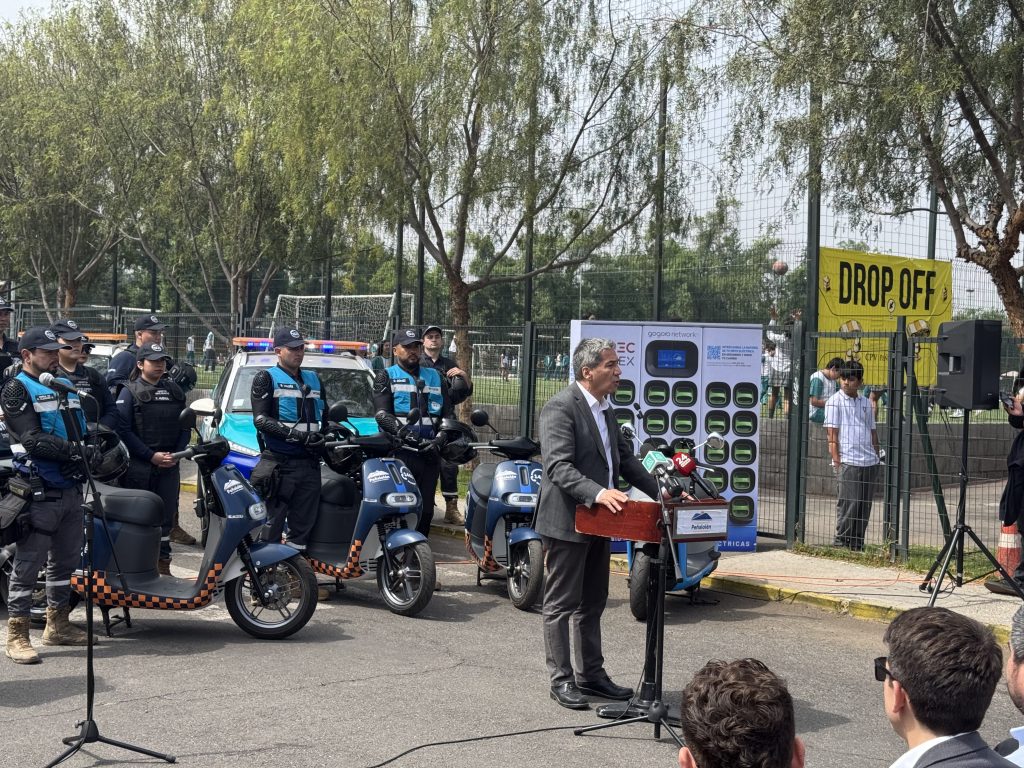Peñalolén lanza medidas de seguridad con flota de motos eléctricas y retenes móviles