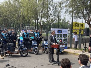Peñalolén lanza medidas de seguridad con flota de motos eléctricas y retenes móviles