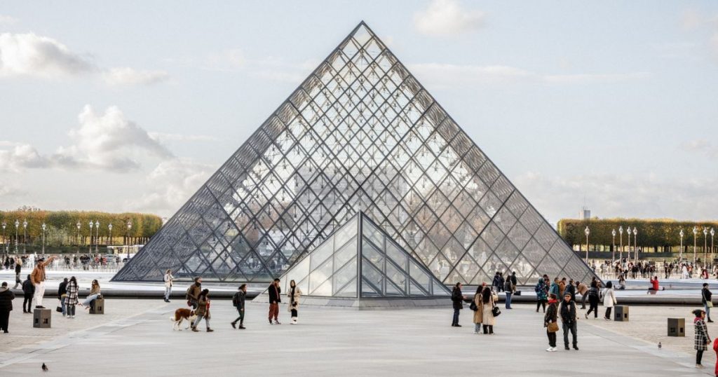 La pasión no cambia: El insólito escenario donde detuvieron a cuatro implicados en el robo al Museo del Louvre