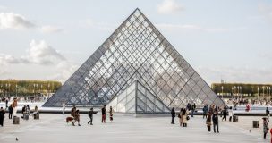 La pasión no cambia: El insólito escenario donde detuvieron a cuatro implicados en el robo al Museo del Louvre