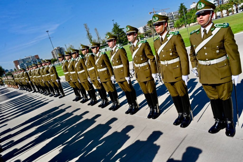 ¿Buscas trabajo? Carabineros ofrece sueldos de hasta $1 millón en la RM