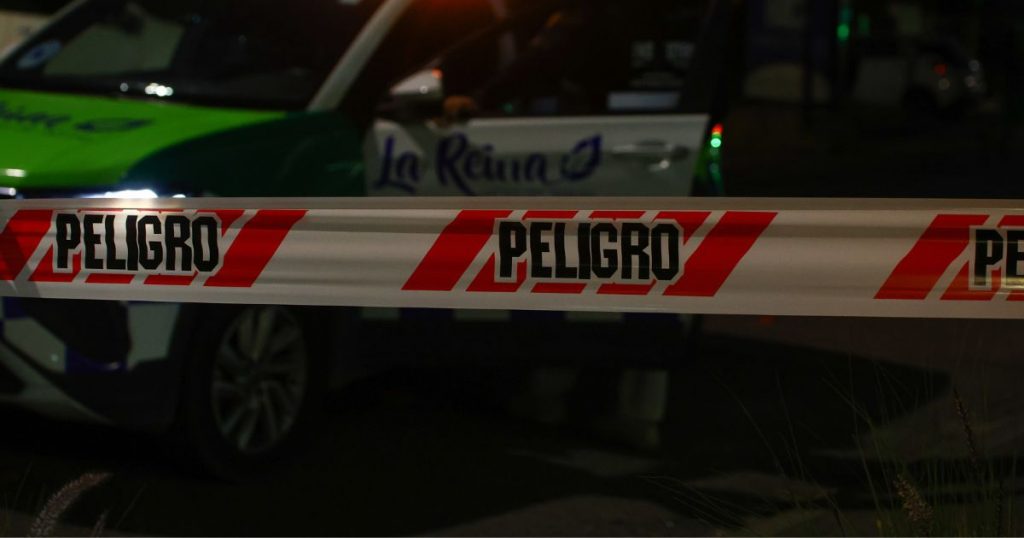 Hallan tres cuerpos al interior de vivienda en La Reina: Se investiga posible parricidio