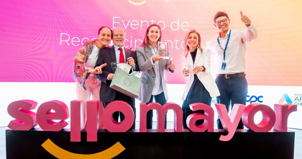 Entel recibe el Premio IniciativaMayor 2025 por su compromiso con las personas mayores
