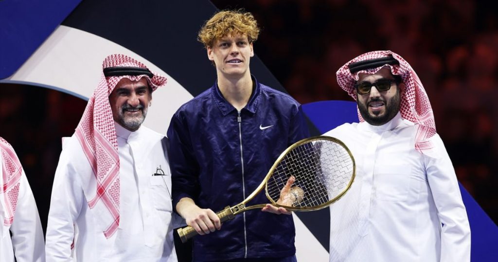 Jannik Sinner derrotó a Carlos Alcaraz en el Six Kings Slam y se lleva jugoso premio