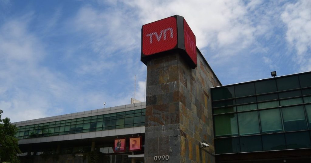 Reconocido rostro de TVN se despide tras años al aire y anuncia nuevo destino