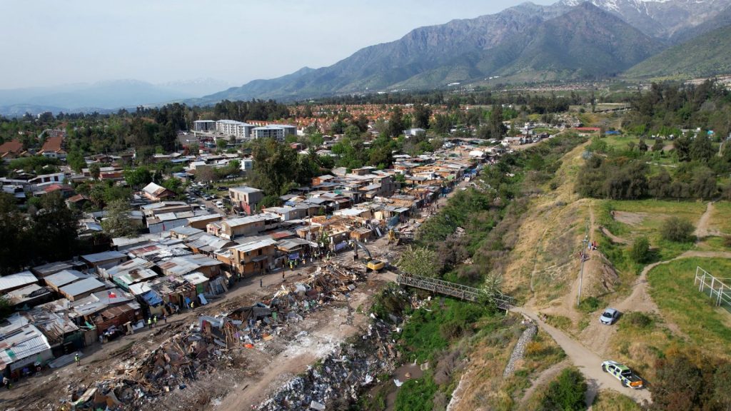 Desalojo de Toma Dignidad en La Florida alcanza 70% y suma 500 toneladas de escombros retiradas