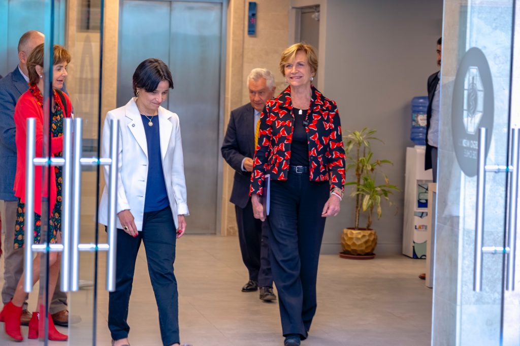 Evelyn Matthei recibe propuestas de salud del Colegio Médico: 