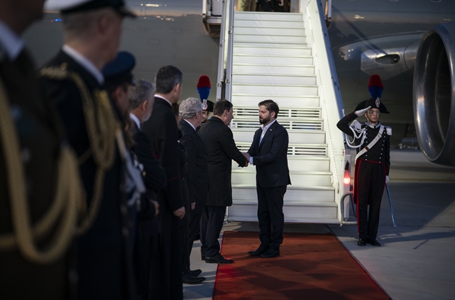 Presidente Boric aterrizó en Roma para iniciar visita oficial en la Santa Sede