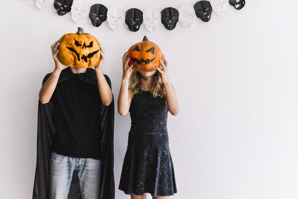 Halloween con estilo: los disfraces de moda que arrasarán entre los adultos este 2025