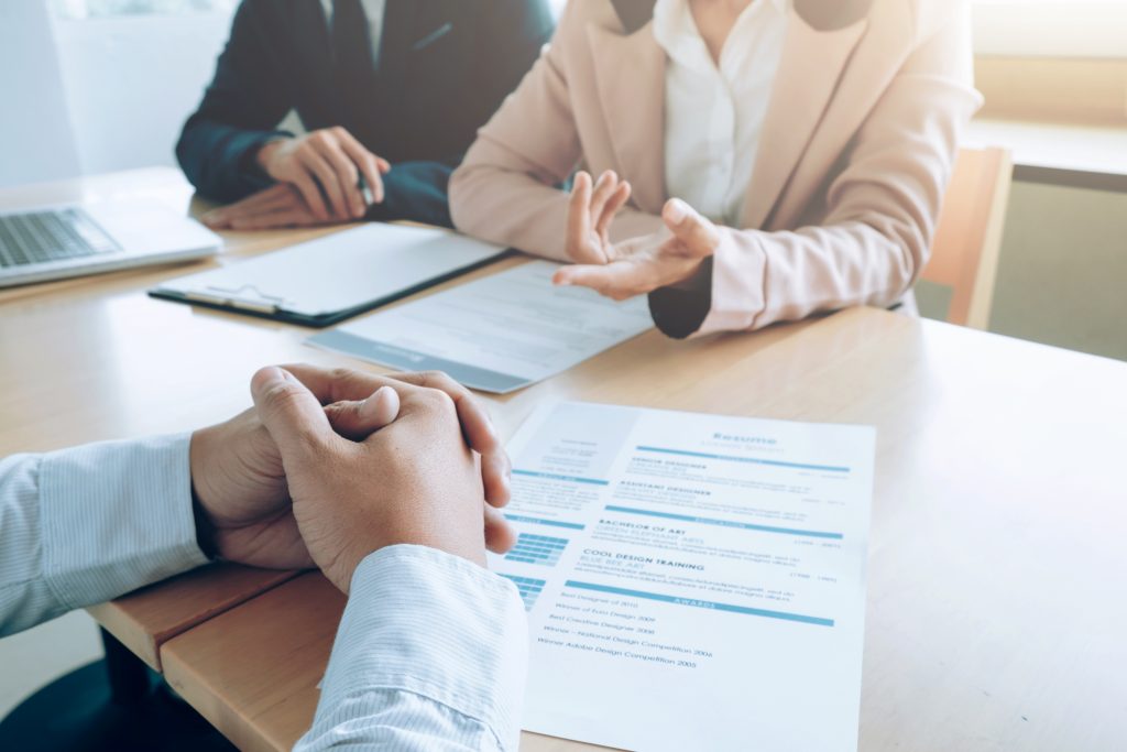 Cómo enfrentar una entrevista: tips prácticos para causar una buena impresión