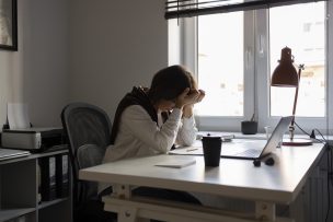 Cansancio laboral en octubre: cómo manejar el agotamiento antes del fin de año