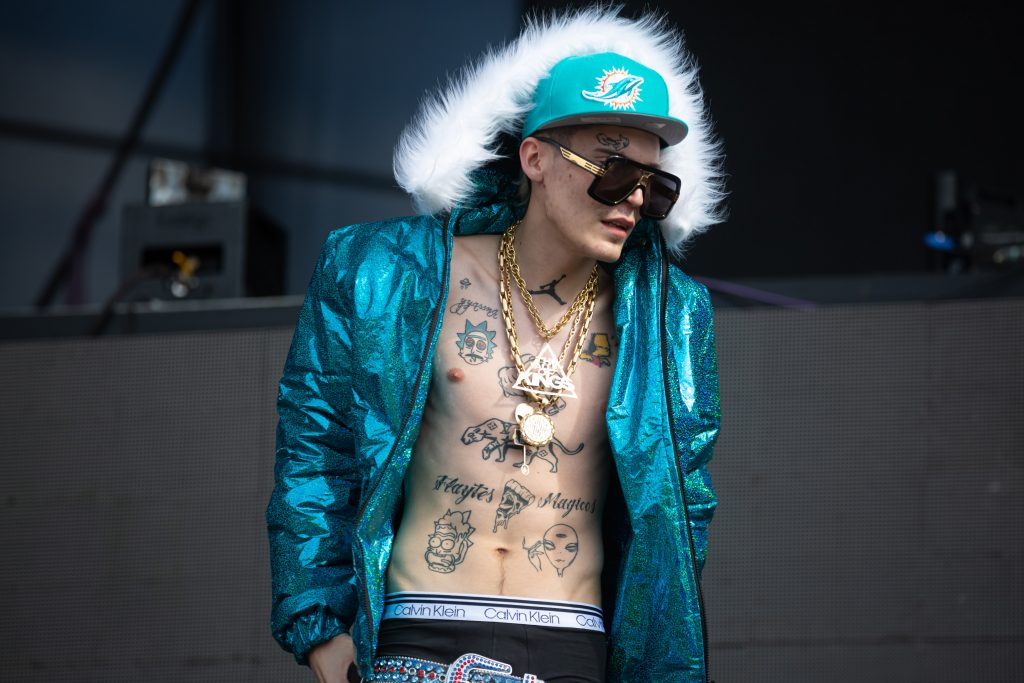 “Estuve a punto de irme”: El crudo relato de Marcianeke y su inesperado giro hacia la espiritualidad