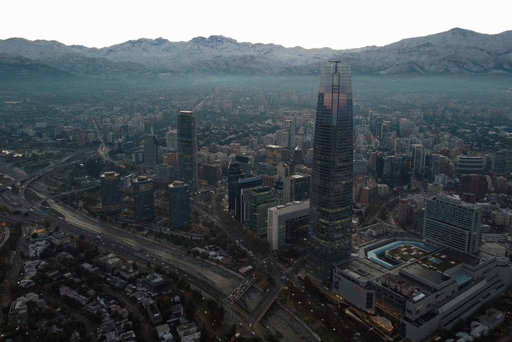 Santiago tendrá un lunes despejado y cálido, según Meteorología