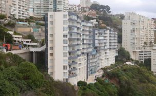 “Estamos volviendo con lo justo”: Residentes del edificio Miramar regresan tras años de abandono