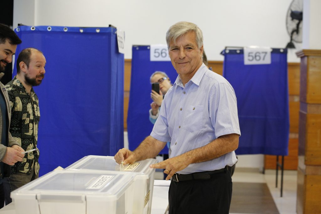 Harold Mayne-Nicholls evita definir respaldo en segunda vuelta: “Lo veremos de acuerdo a las votaciones”