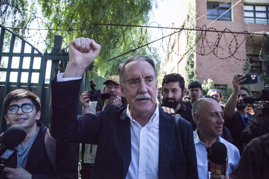 Artés descarta apoyar a Jara en eventual segunda vuelta: “No tiene una mirada de izquierda”