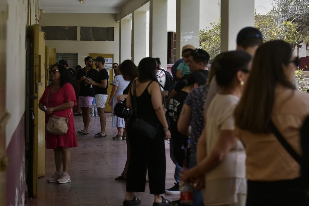 ¿Votará en la tarde? Así estará el clima en Santiago este domingo, según la DMC