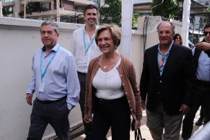 Evelyn Matthei arriba a su comando en una jornada electoral con alta participación