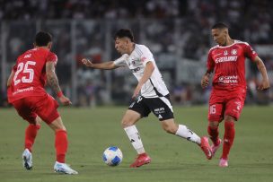Colo Colo goleó a La Calera y se aferra a la lucha por la Copa Sudamericana