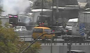 Incendio de camión provoca alta congestión en Vespucio Norte: tránsito restringido en sector Pajaritos